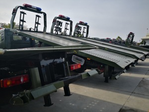 东风4*2 <span class=keywords><strong>10</strong></span>吨低床卡车拖车和清障车平板拖车两车卡车清障车