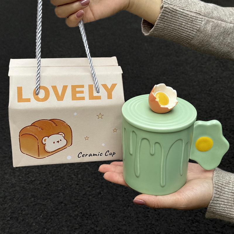 Tasse verte + cuillère + couvercle-coffret cadeau