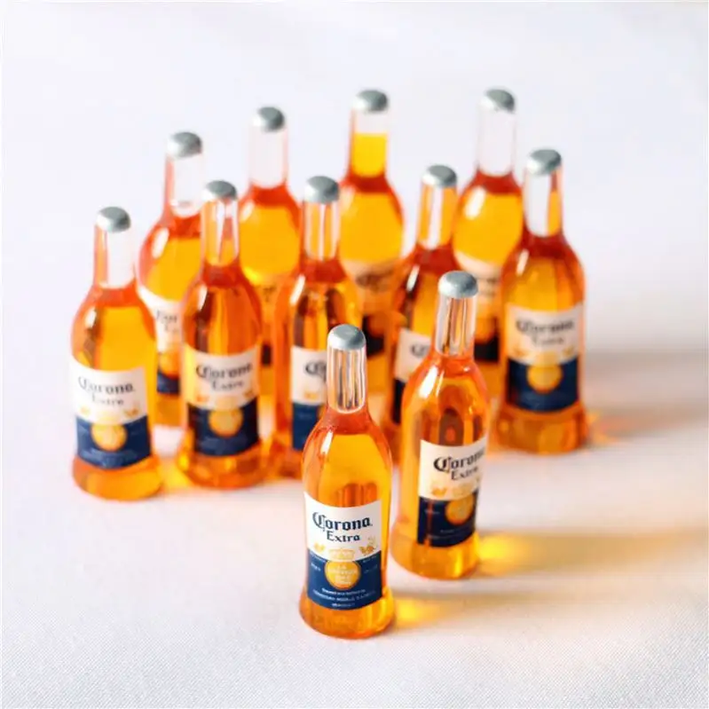 Offre Spéciale maison de poupée stéréo résine bière bouteille Corona Simulation accessoires de tir bricolage accessoires Miniature nourriture jouer