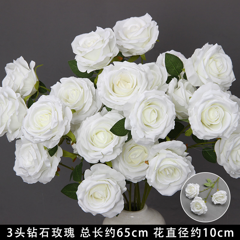 Rose crème blanche à 3 têtes