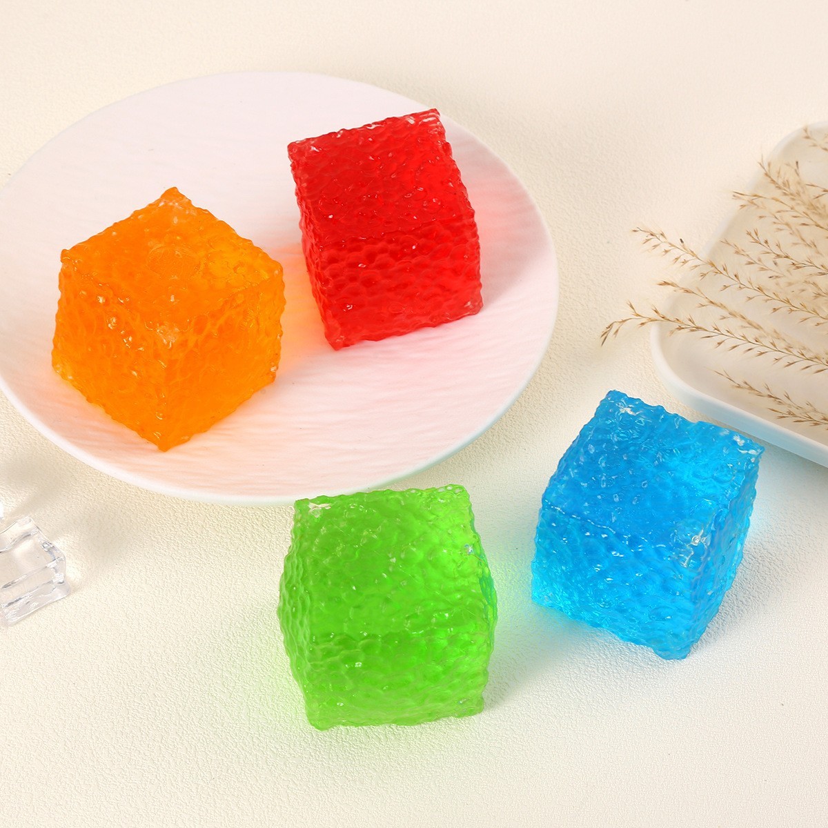 Hielo romántico con pasta de color.