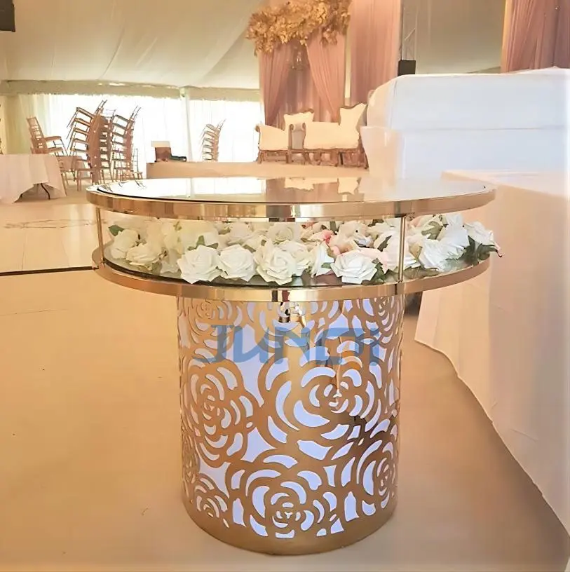 Tavolo da Dessert Stand torta nuziale in cristallo di lusso tavolo di nozze in vendita oggetti di scena
