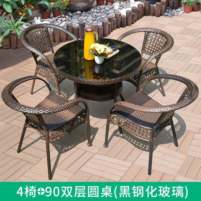 4 chaises 90 à deux étages table ronde