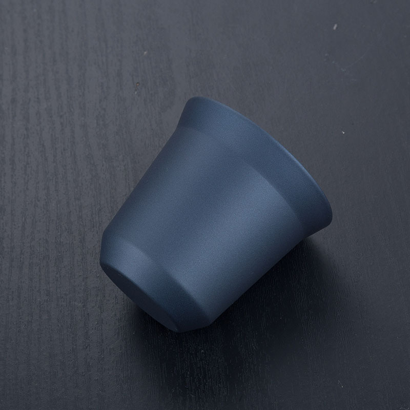 azul oscuro