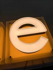 Benutzer definierte Fabrik Acryl LED-Schild Logo beleuchtet elektronische LED-Kanal Buchstaben Zeichen