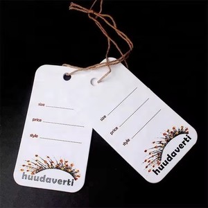 Etiquetas de patrones de impresión UV personalizadas de alta calidad, etiquetas colgantes de papel grueso reciclable para prendas de vestir