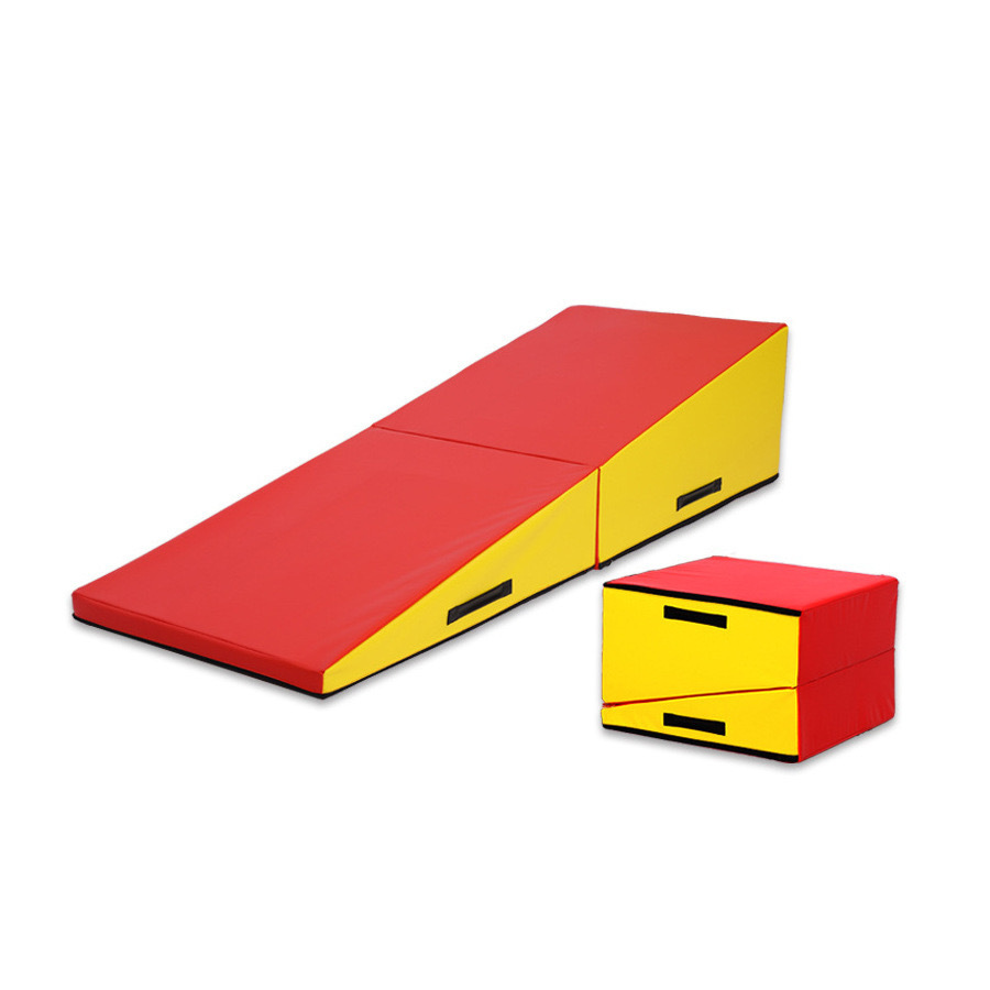 Folding triangle ramp