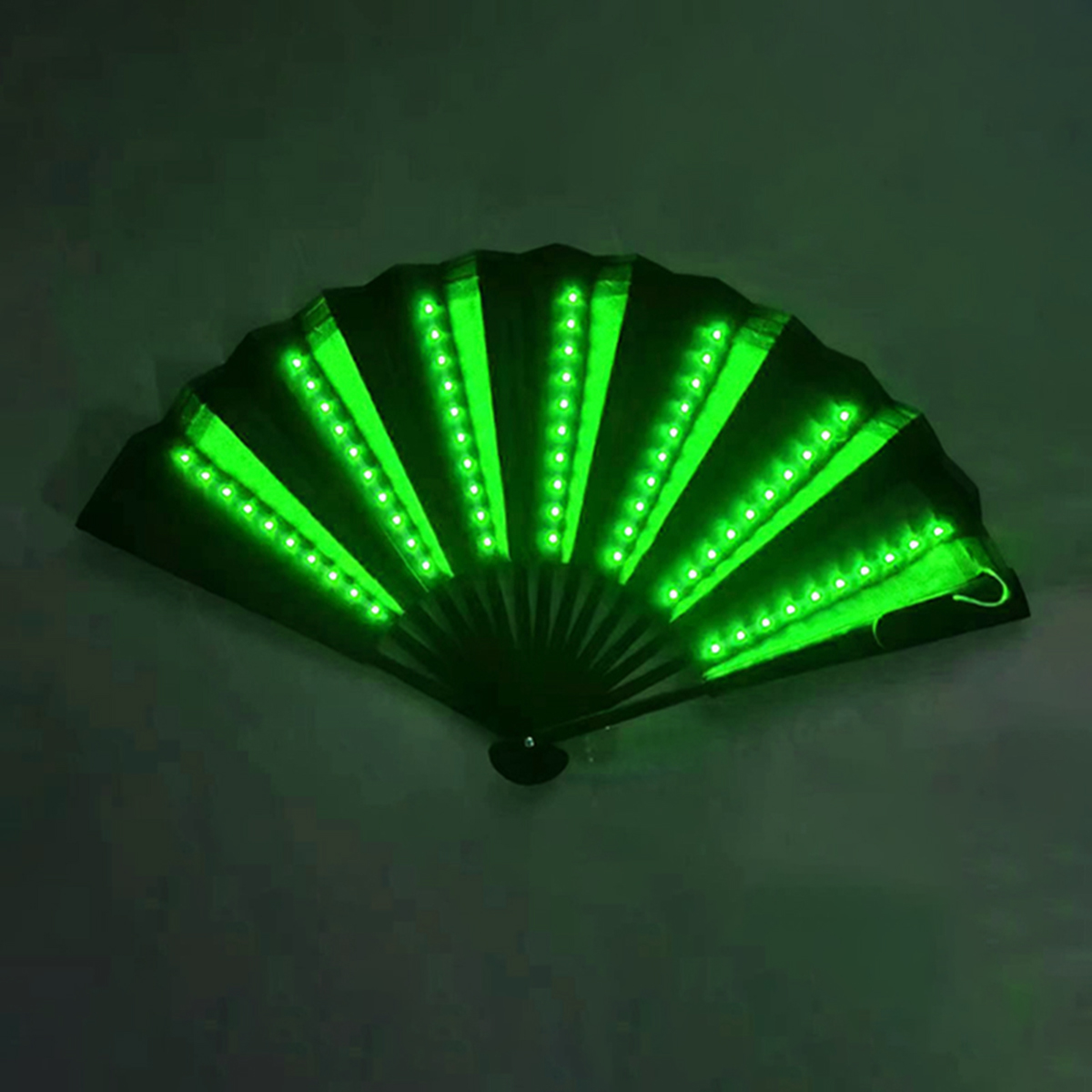 Ventilateurs noirs avec lumière verte