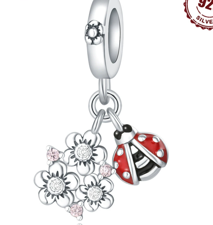 Pendentif fleur coccinelle sept étoiles 0225