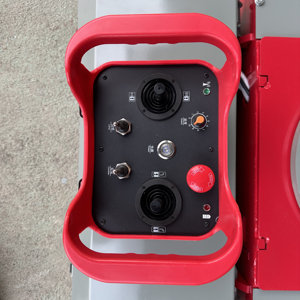 Pequeño Precio de equipo móvil Máquina móvil mecánica Control inalámbrico Tanque de carga y descarga Coche Tanque eléctrico Coche - Product Image 4