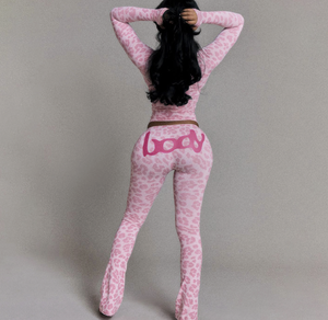 Peeqi K25L1054 Mùa Thu <span class=keywords><strong>2025</strong></span> New Sexy Trang Phục Hai Mảnh Quần Đặt Thư In Mũ Trùm Đầu Dài Tay Áo Cardigan Hàng Đầu Và Quần Bộ - Product Image 3