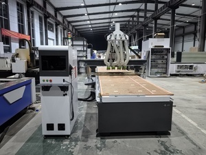 Intaglio porta dell'armadio prodotto a quattro teste legno macchina Router CNC 6kw mandrino servomotore macchina da taglio CNC - Product Image 2