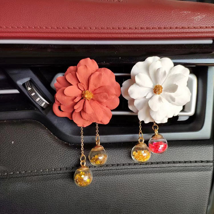 Un set in peonia bianca e rossa