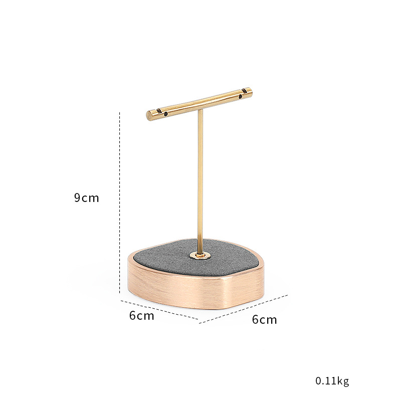 earring T