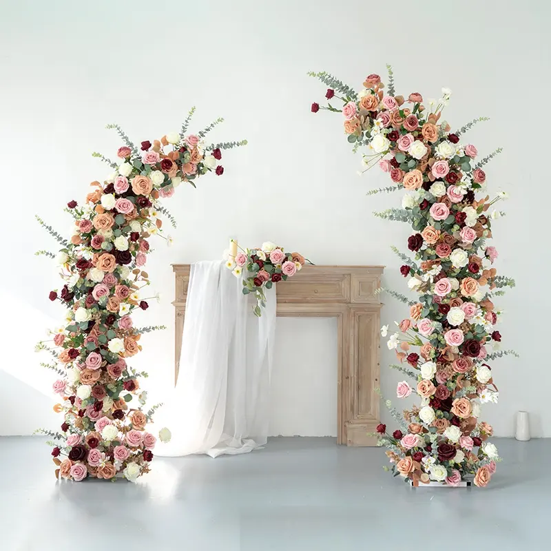 Decorazione di sfondo di fiori artificiali con arco di nozze autunnale personalizzato con in piedi