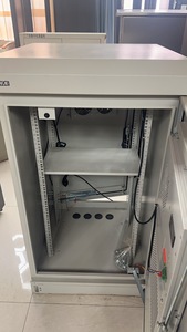 Formato personalizzato 42u Cabinet di rete con 19 pollici porta di vetro di fabbrica progettato per esterni Telecom Server Rack per centri dati IP55 - Product Image 3