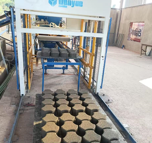 Máquina de fabricación de ladrillos entrelazados, maquinaria de fabricación de ladrillos para pavimentación de ladrillos ecológicos con estante de curado, ampliamente utilizada en Libia - Product Image 1