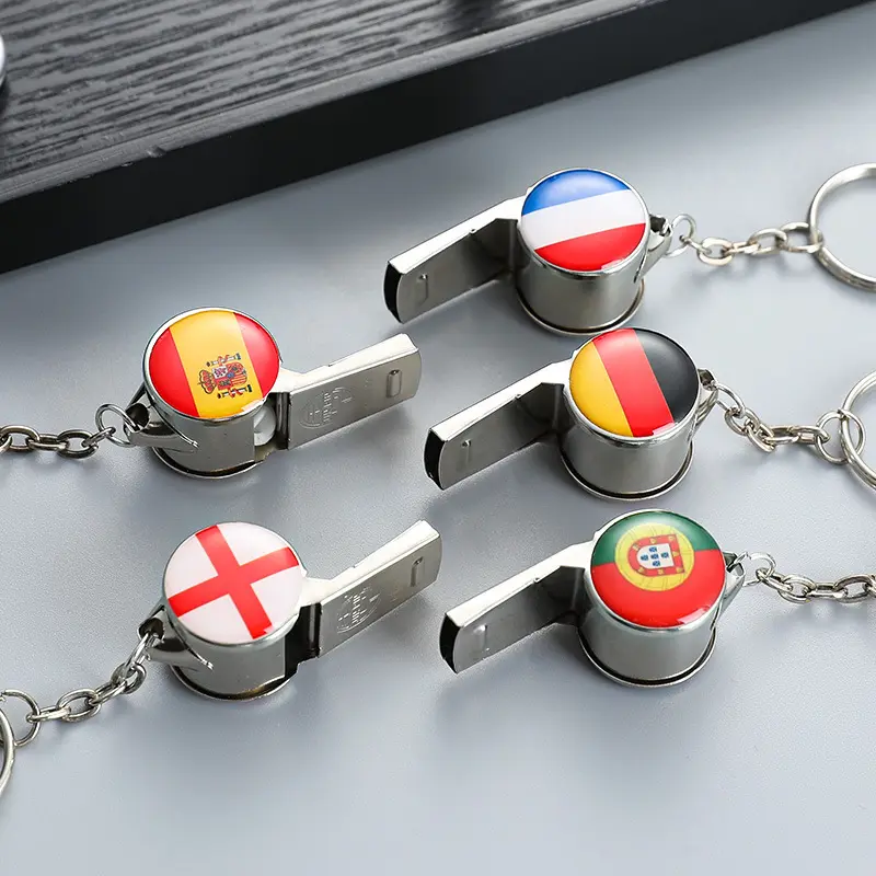 Porte-clés sifflet en métal de match de football de sport de souvenirs de petit entraîneur portugais allemand en vrac