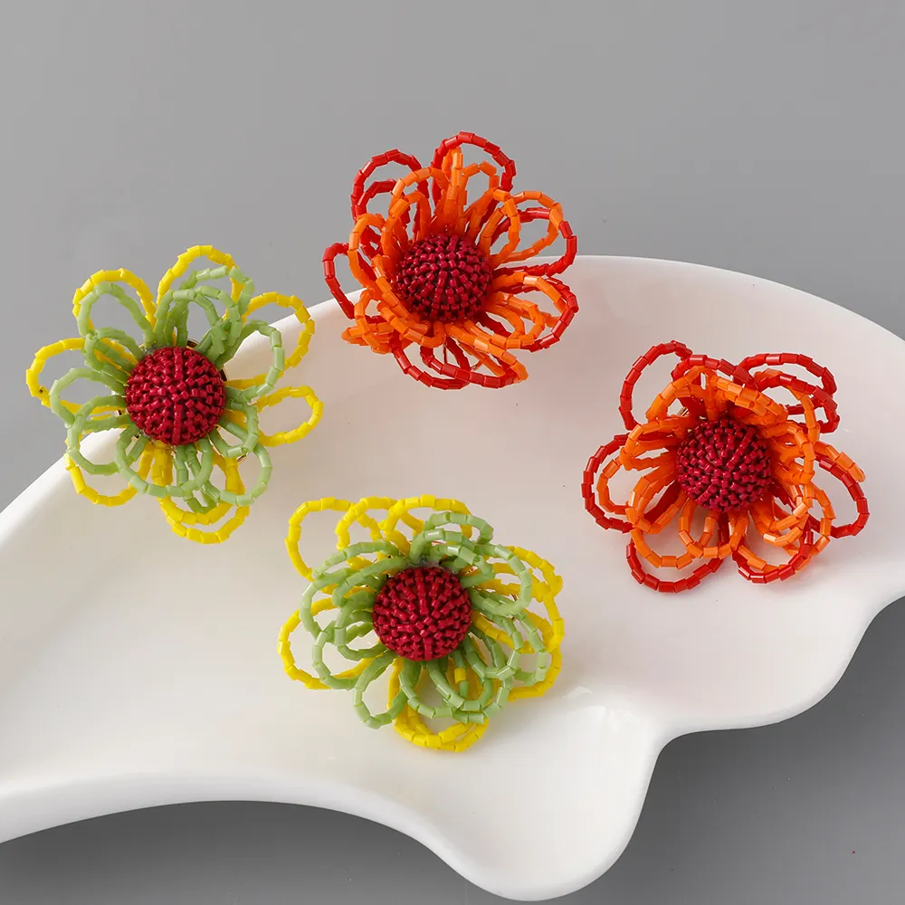 Bonitos pendientes florales coloridos de rafia hechos a mano, pendientes trenzados de flores acrílicas de resina, joyería étnica 2024