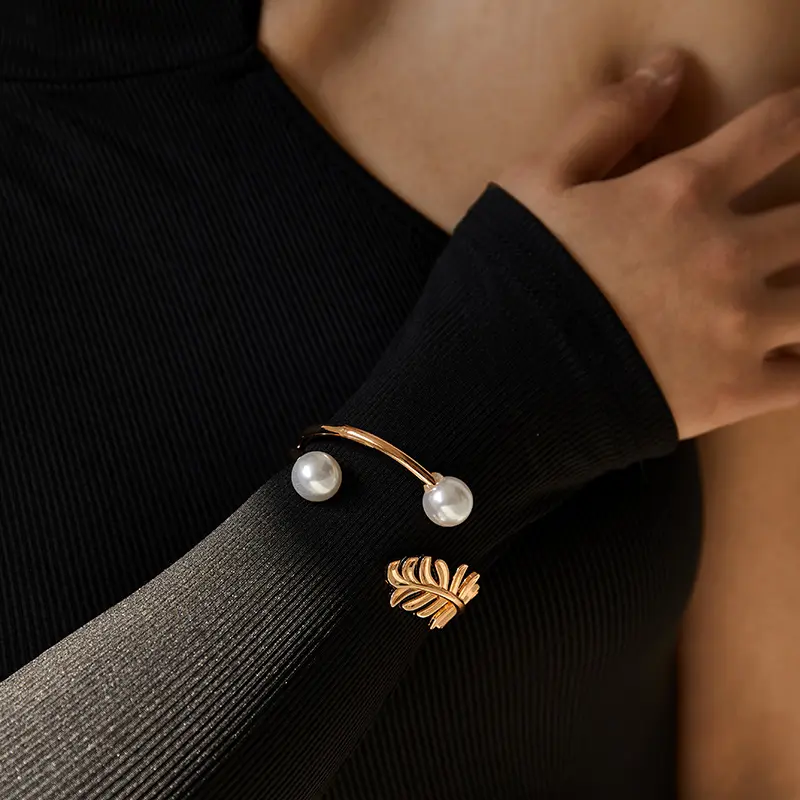 Gioielli di Design minimalista di alta qualità alla moda Vintage ipoallergenico da donna in lega Zin oro placcato bracciale decorativo di perle
