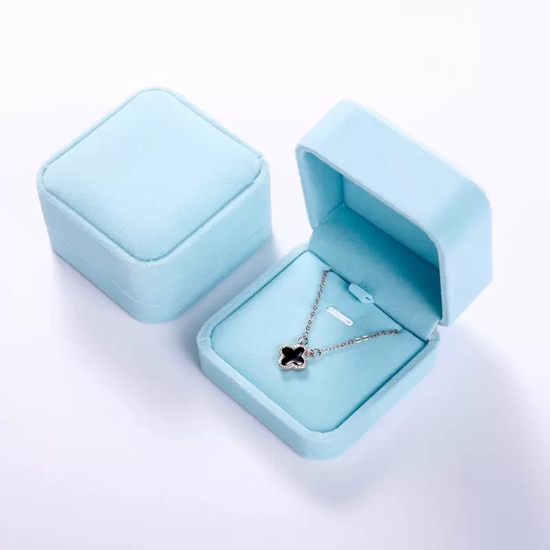 Scatola per collana blu
