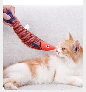 Yopet Catnip Fish Shape Toy Material duradero seguro para la salud con sonido arrugado Fun Kicker Toy para gatos - Product Image 4
