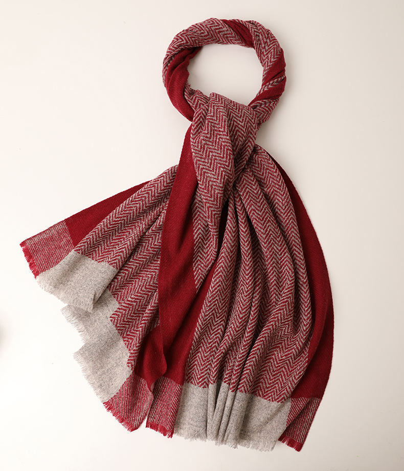 สีแดงเข้ม