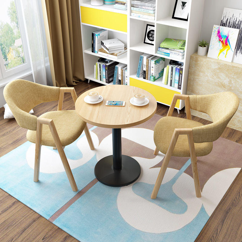 Table ronde 60 kaki clair avec 2 chaises en tissu
