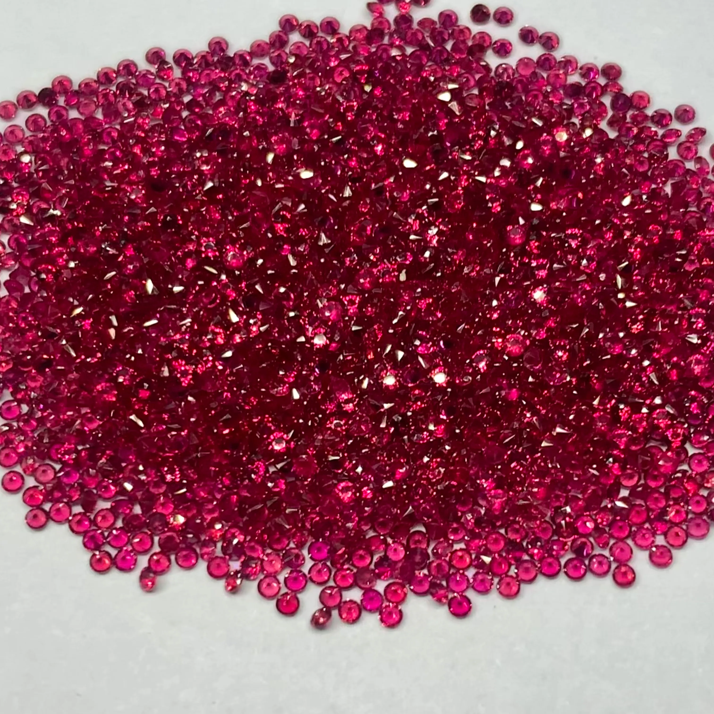 Gema de rubí rojo natural de 1mm, Diamante brillante redondo cortado, piedra de rubí auténtica natural, de alta calidad, Rosa rojo crudo en bruto