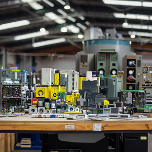 Caldo di vendita industriale di controllo HMI Inverter motore di azionamento per KPE-LE02 di applicazioni di programmazione PLC