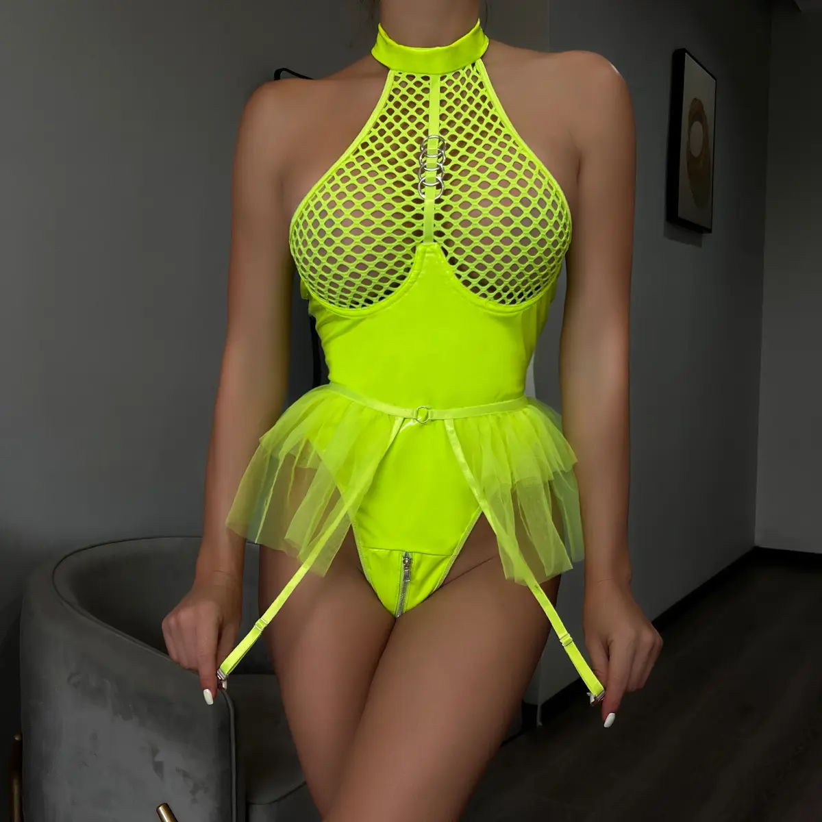 Kral Mcgreen yıldız PU deri Bodysuit kadınlar seksi Fishnet iç çamaşırı asılı boyun delik Sissy iç çamaşırı siyah örgü