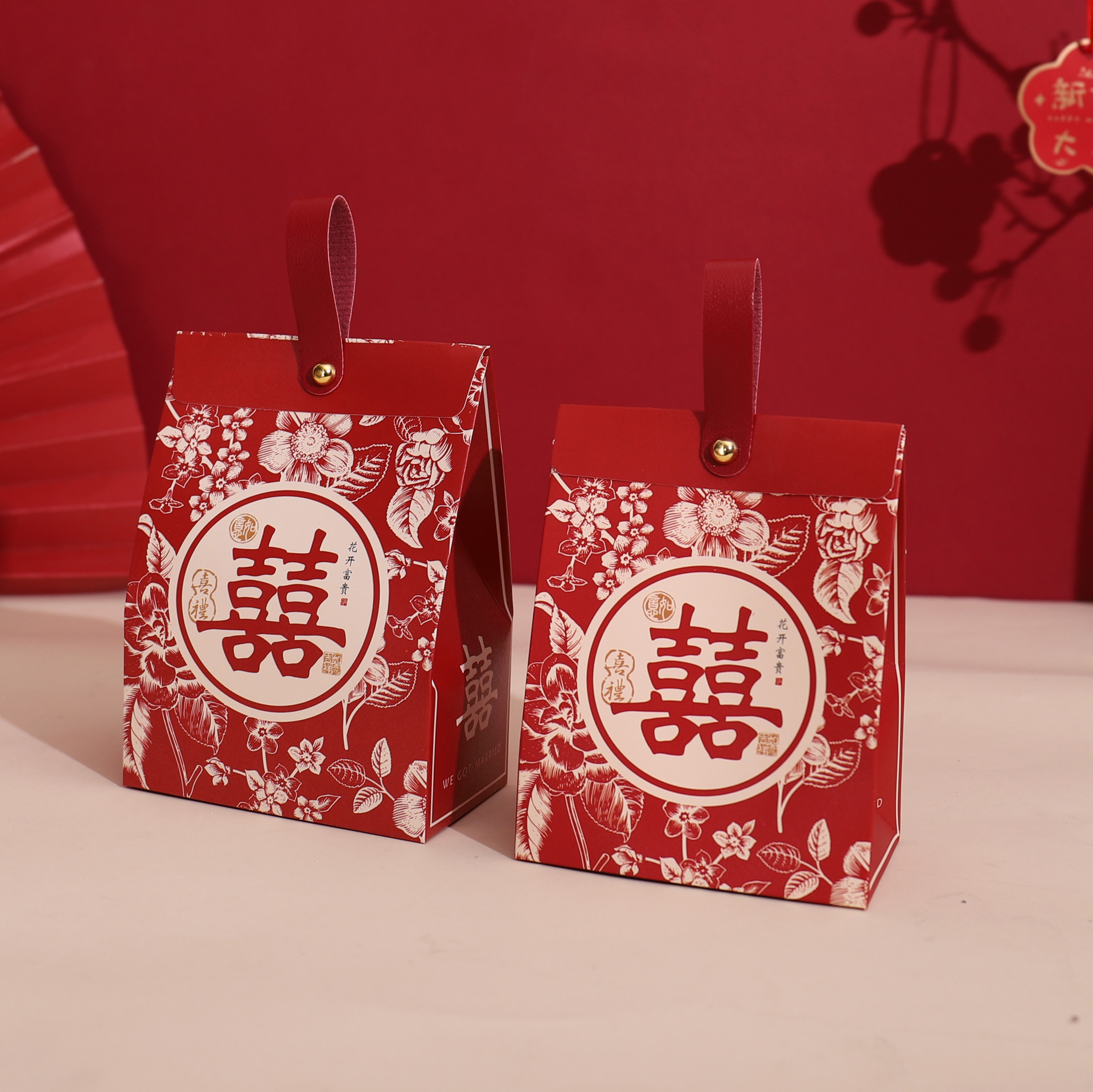 Offre spéciale - splendides fleurs cadeau de mariage - bracelet en cuir rouge