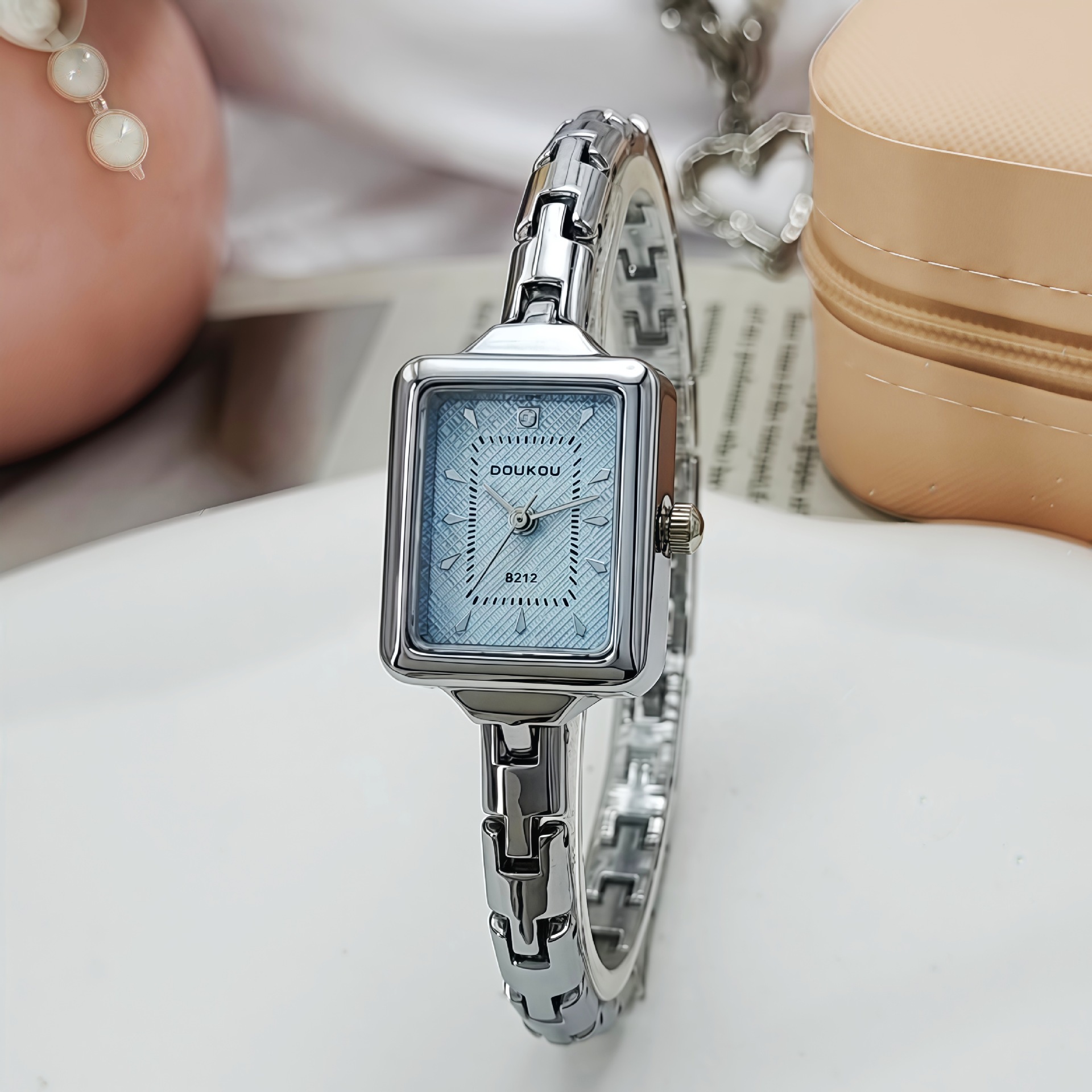 Argent avec cadran bleu