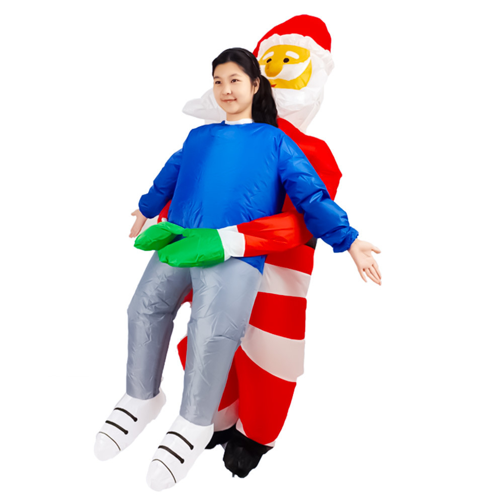 Père Noël étreignant quelqu'un