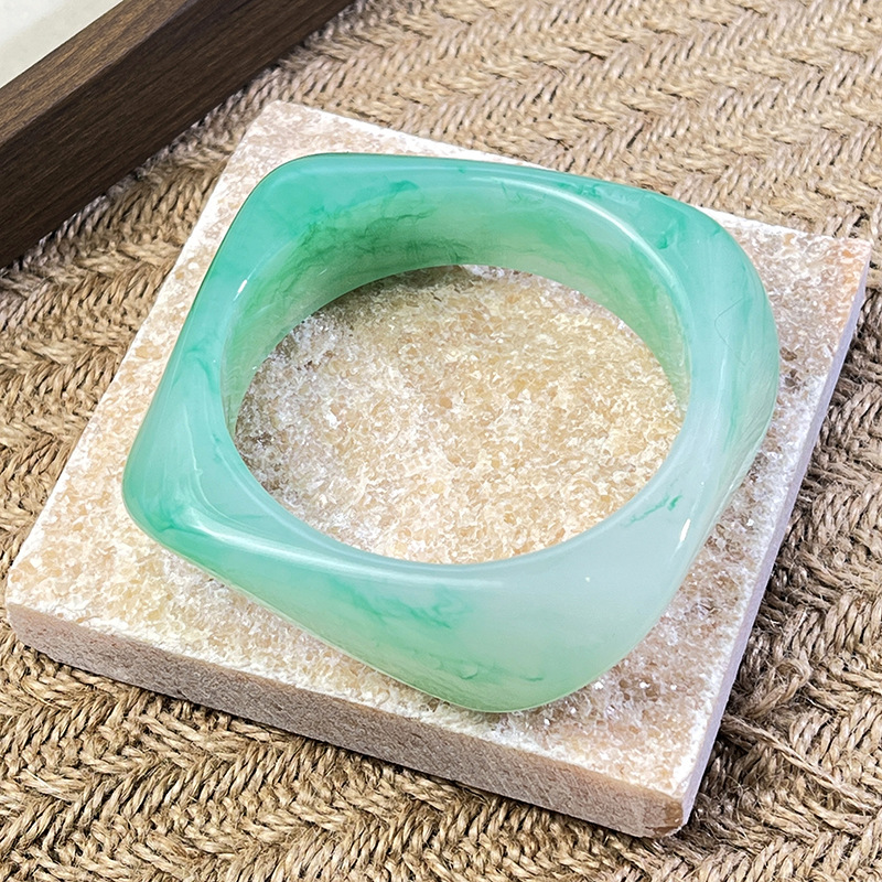 สีเขียวอ่อน