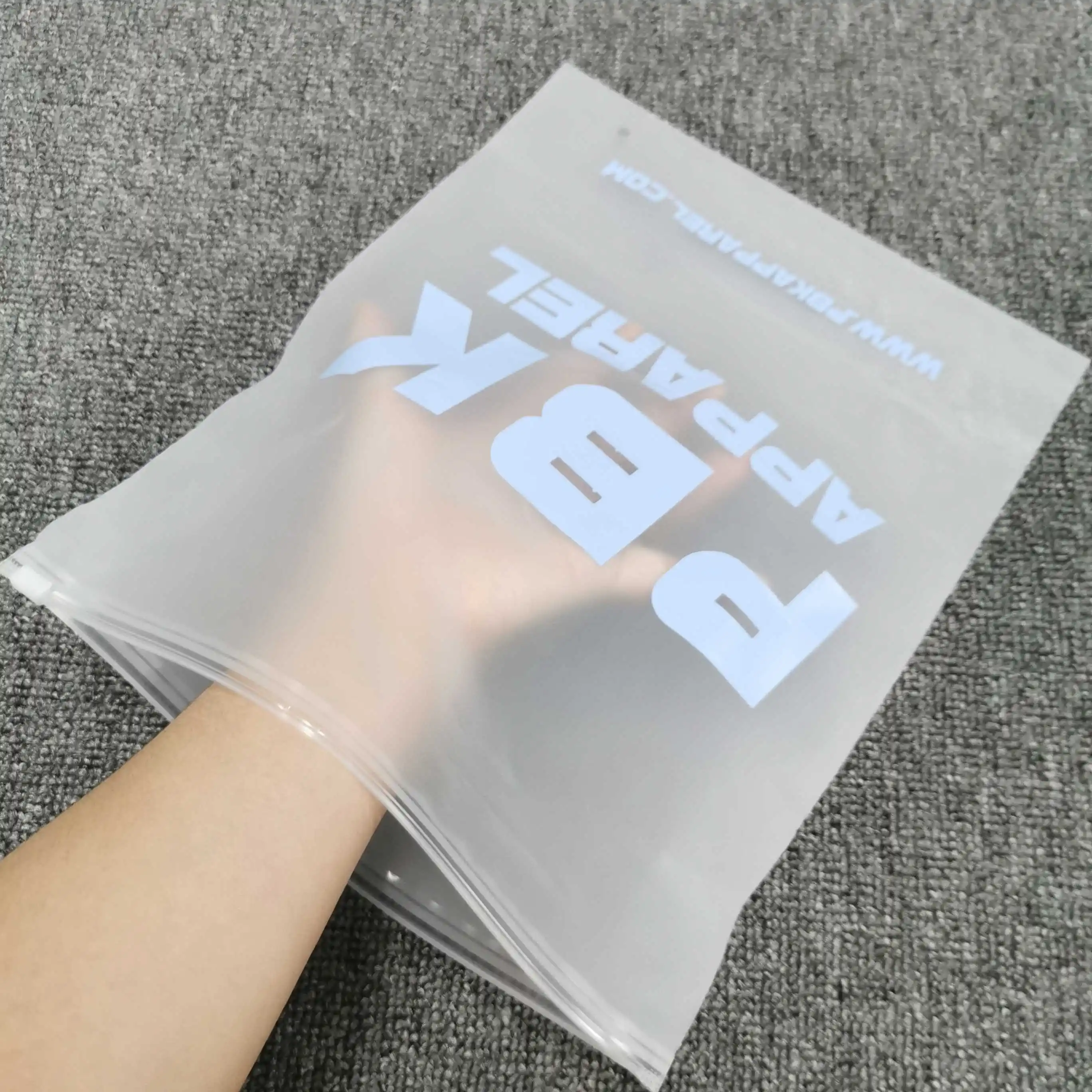Yeni ürün sıcak satış OEM baskılı kendi logo plastik giysi ambalajı fermuarlı plastik torba