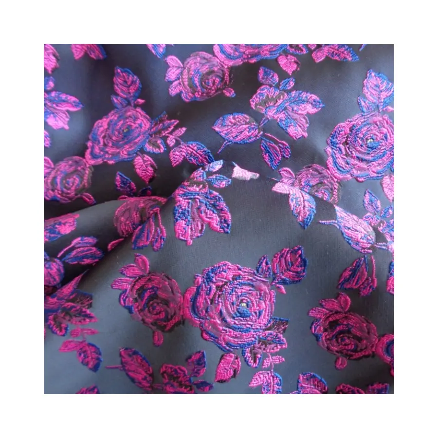 Le dernier modèle de tissu de brocart jacquard teint en fil motif de fleurs roses pour robe de soirée à la mode