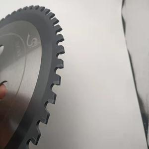 Çelik boru kesme dairesel şekil alaşımlı malzeme için yüksek hızlı uzun ömürlü karbür ucu AlCrN kaplı TCT testere bıçağı