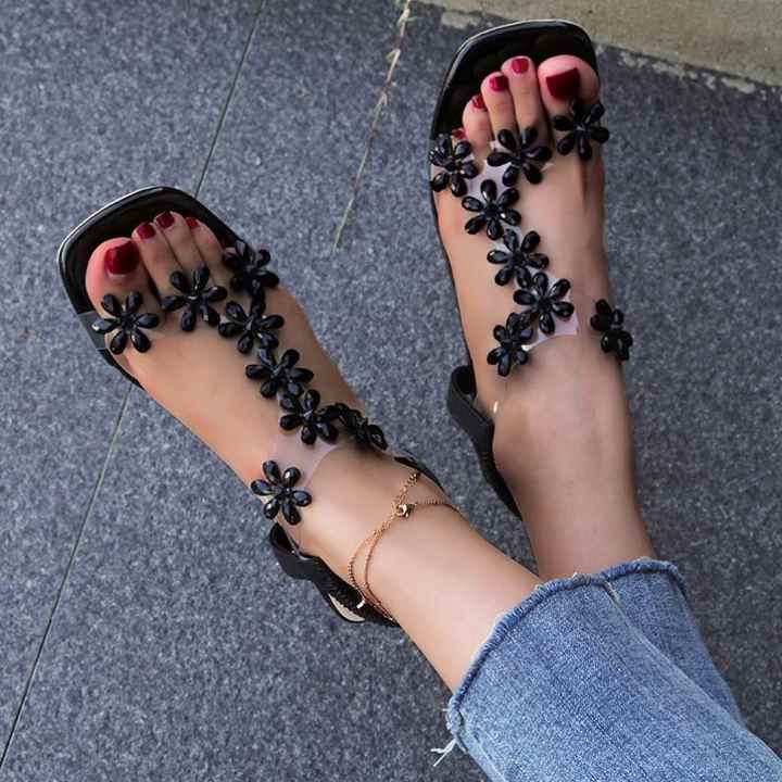 Sandalias florales gruesas con tacones de fábrica