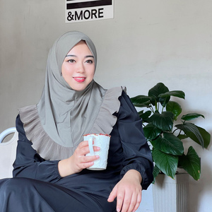 最新の大人のマレーシアのヒジャーブキマルプレーンレディースイスラム教徒の女性プレミアムTudungフリルインスタントヒジャーブベルゴを着用する準備ができています