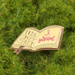 Câu chuyện sinh tồn Trâm-"Câu Chuyện dài ngắn Tôi Sống sót" với các trang lá vàng, thiết kế tương phản đen-Đỏ - Product Image 3