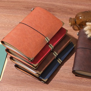 A6Retro โน้ตบุ๊คหนัง PU นุ่มไดอารี่สมุดบันทึกการเดินทางสมุดบันทึกการออกแบบลายนูนโลโก้ - Product Image 3