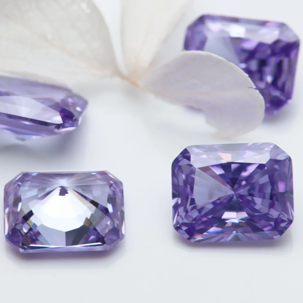 Dimensioni 5*7mm taglio radiante 5A + nuovo colore viola CZ zircone pietra gemme sintetiche Cubic Zirconia per gioielli