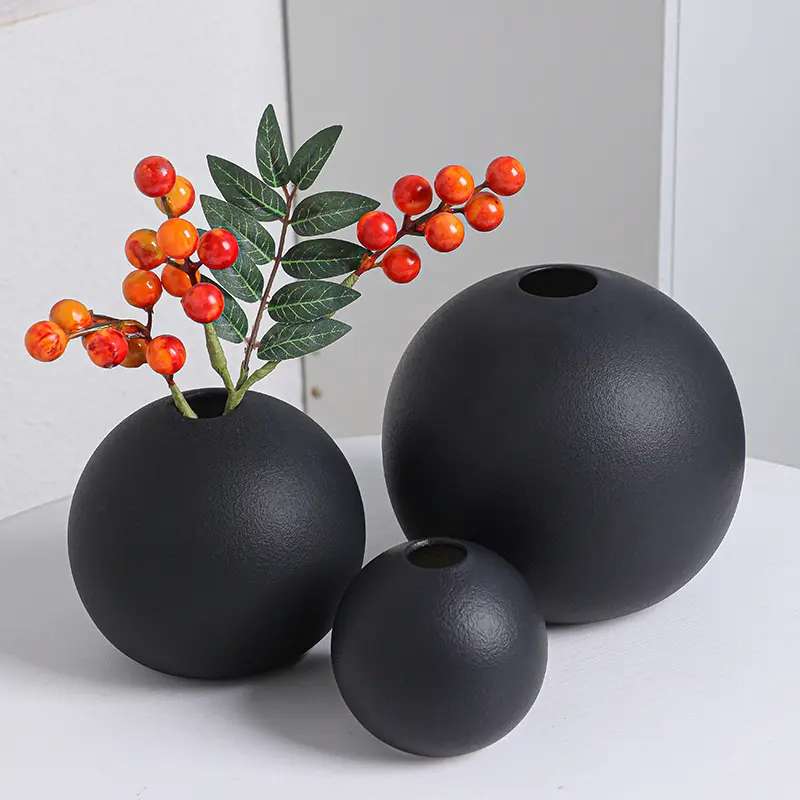Wholesale Black and White Set Round Bud Ball Luxury European Style Gold Nordic Modern Ceramic Vase