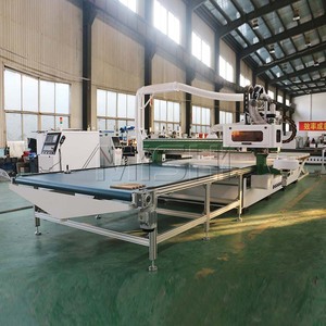 Pannello di legno linea di produzione di nidificazione macchina cnc con carico automatico tavolo scarico atc router per mobili mobile
