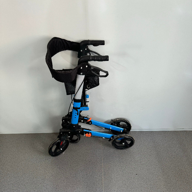 Chariot de courses à quatre roues pour fauteuil roulant, avec trois fonctions.