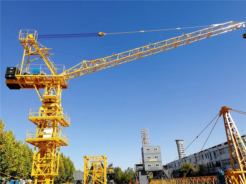 อุปกรณ์เครื่องจักรก่อสร้างอาคารสูง CCTL200.10 Luffing Jib Tower Crane