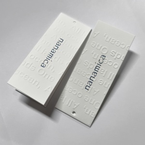 YH-HOT Vestuário Personalizado Reciclado Etiqueta Em Relevo Roupas Tagger Hangtag Presente Especial <span class=keywords><strong>String</strong></span> Pvc Hangtags para Roupas Próprio Logotipo