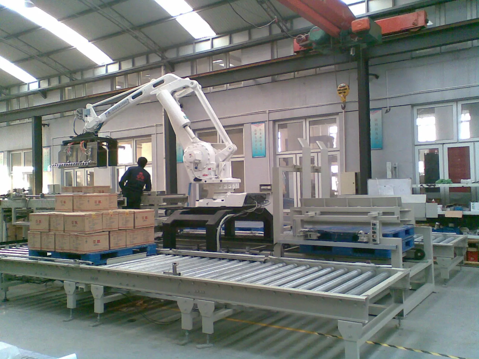 Hohe Präzision und hohe Schutzstufe 700mm Arm 6-Achsen-Industrieroboterarm 21kg leichter Arbeits roboter