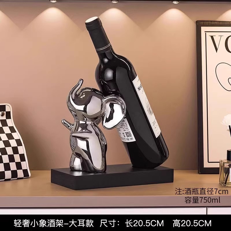 Adorno de botellero con forma de elefantito.